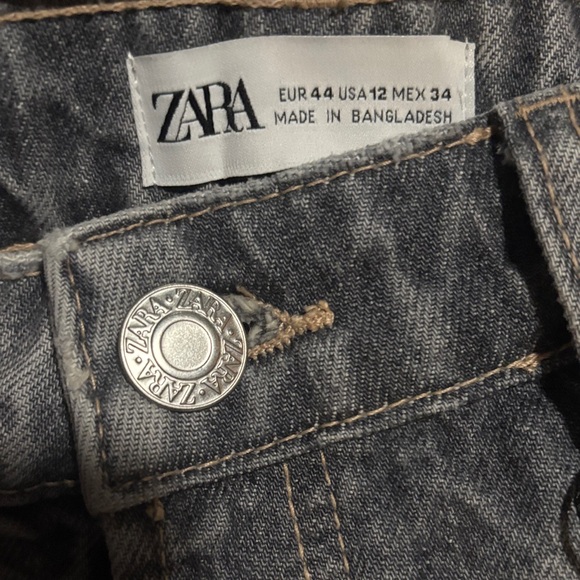 Zara Women's Relaxed Gray Jeans - Picture 4 of 4